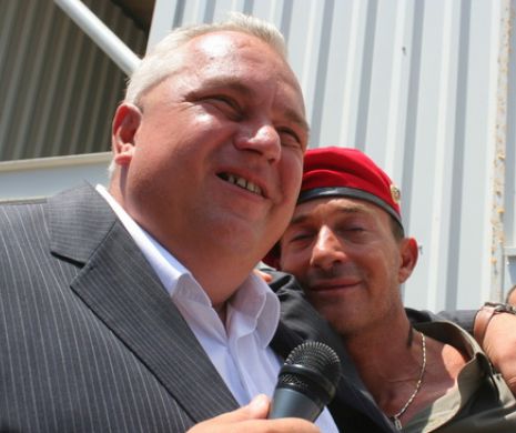 Nicuşor Constantinescu se plânge de frigul din Spitalul Penitenciar Rahova. Vrea şi un oncolog. Radu Mazăre îl vizitează