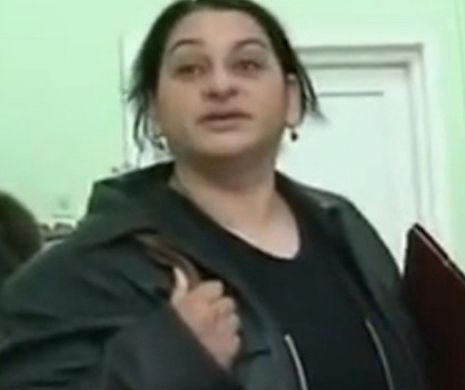 O mai tii minte pe profesoara care a lovit un politist in fata cancelariei? Ce s-a ales de ea acum!