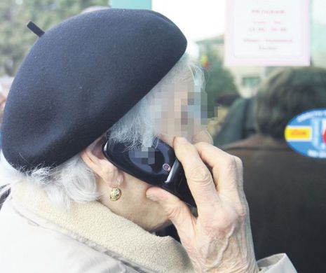 Octogenară, detectiv care a prins doi escroci