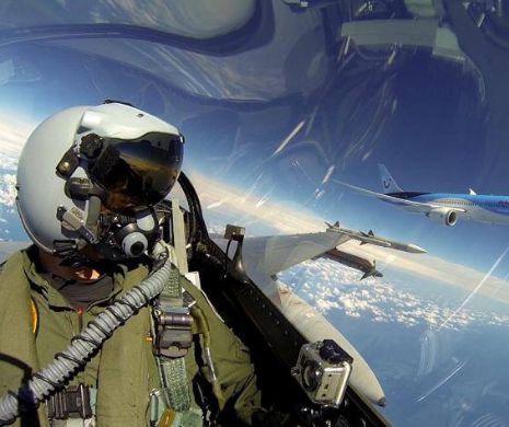 Primii doi PILOȚI români au zburat în simplă comandă pe aeronava F-16