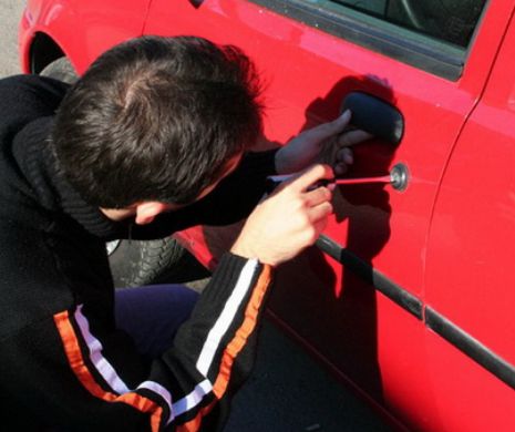 Record infracțional:  A spart 40 de mașini la doar 15 ani, într-o singură noapte