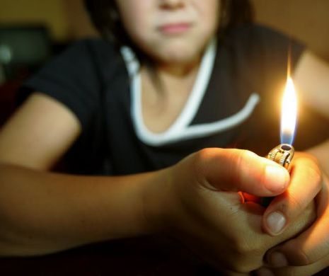 Un băieţel de  3 ani a dat foc la saltea cu bricheta