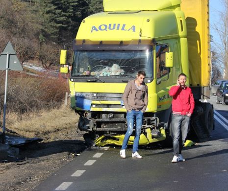 Accident MORTAL pe DN 1. Un BMW a intrat frontal într-un TIR