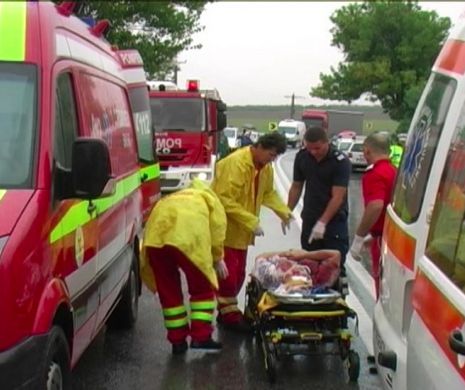 Accident TERIBIL, din vina unei femei. Mamă și copil au ajuns în STARE CRITICĂ la spital