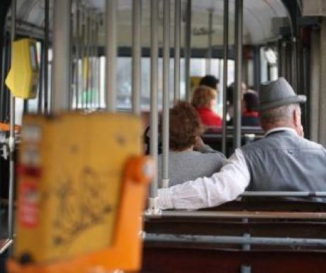 AGENȚI DE INTERVENȚIE, controlori de bilete, în uniforme ca ale Poliției