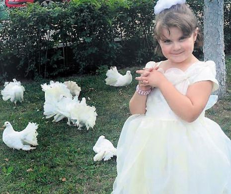 CAMPANIA EVZ. Crina Ioana: „Moșul nu plătește. Cadourile sunt aduse de spiriduși”