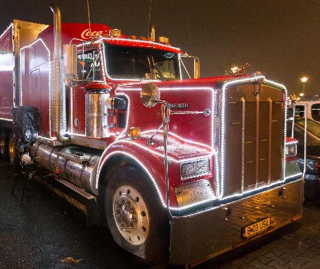 Caravana Coca-Cola răspândește magia Crăciunului în călătoria sa prin România (P)