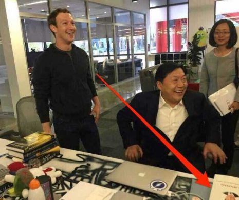 Cartea controversată pe care o citeşte fondatorul Facebook. Zice acest lucru ceva despre viitorul companiei?