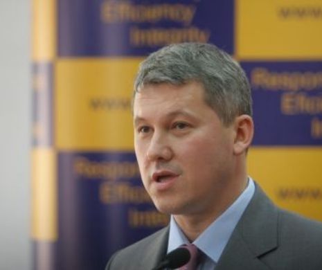 Cătălin Predoiu: Guvernarea Ponta a turnat apă în benzina economiei. E nevoie de un nou guvern