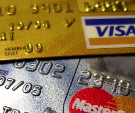 CE, CUM și CINE cumpără cu cardul