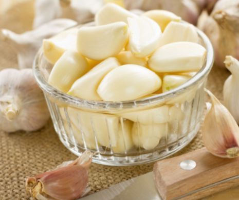 Cel mai PUTERNIC medicament NATURAL. Ce boli tratează și previne USTUROIUL consumat PE STOMACUL GOL?