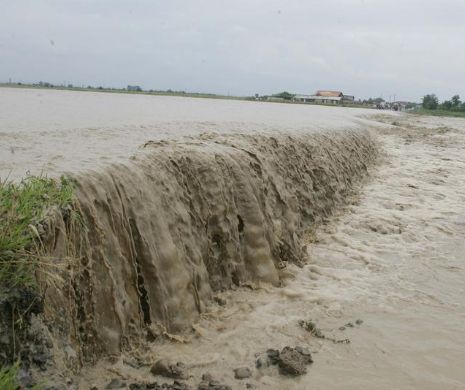 COD PORTOCALIU de inundaţii, până vineri seară. Vezi judeţele afectate