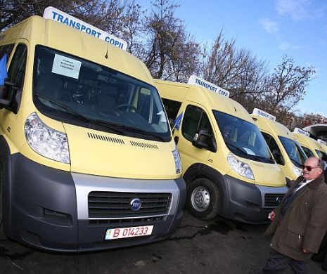 Cum merg 37 de copii câte șapte kilometri pe jos, pentru că nu au primit microbuz școlar. Etapa a doua a licitației- amânată. Alți zeci de copii sunt în aceași situație