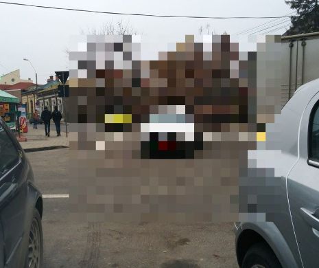 FOTOGRAFIA ZILEI! Un cocalar i-a enervat pe şoferi şi pietoni. Vezi cum a parcat!