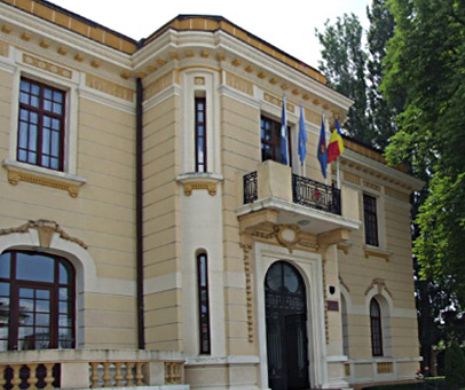 Funcționarii olteni se lefăie pe internet, iar cei moldoveni țin la curățenie. Top cheltuieli publice ale consiliilor județene