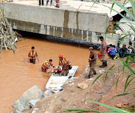 MAE: Au fost iniţiate operaţiuni complexe de EVACUARE a celor patru turişti ROMÂNI sinistraţi în Malaezia