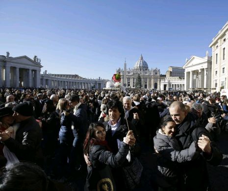 Mega - Tango de „La mulți ani” sub ferestrele Papei la Vatican!