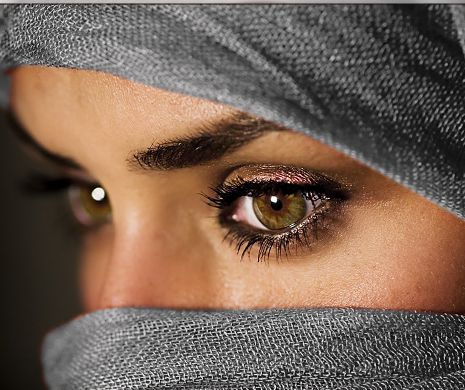 O adolescentă jihadistă a fost debarcată dintr-un avion pe aeroportul Heathrow