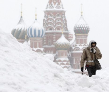 O FURTUNĂ DE ZĂPADĂ a paralizat Moscova: Haos pe drumurile publice și zboruri anulate