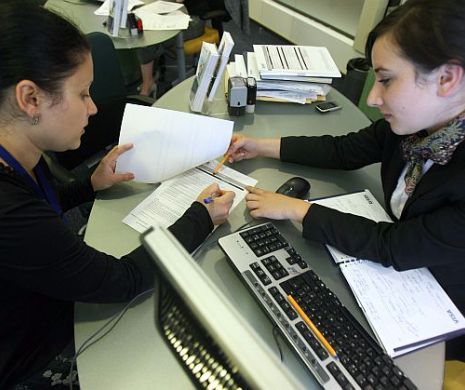Peste 64% din români deţin o POLIŢĂ de asigurare. AFLĂ cine se află în TOP