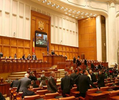 Preţul gazelor, motiv de ceartă în plenul Parlamentului.  Deputații au schimbat legea, iar Executivul susține că a scris Comisiei Europene, iar preţul gazelor pentru populaţie ar rămâne același