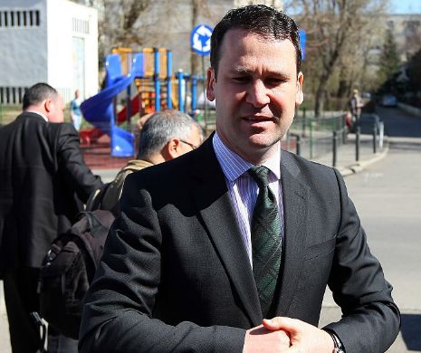 Primarul sectorului 3, Robert Negoita, a explicat pe Facebook ce a înlocuit bordurile cu diafragme: "Îi vom impiedica pe şoferii care parcau pe spaţiul verde să o mai facă de acum înainte"