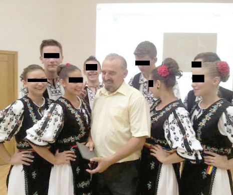 Profesorul de dans care hărțuia folcloristele. „Mă pipăia pe unde apuca. M-a pupat de față cu soția!”