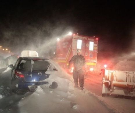 România, sub COD ROŞU. 9 judeţe, îngropate sub zăpadă. Mai multe drumuri, printre care şi AUTOSTRADA Bucureşti - Constanţa, au fost ÎNCHISE