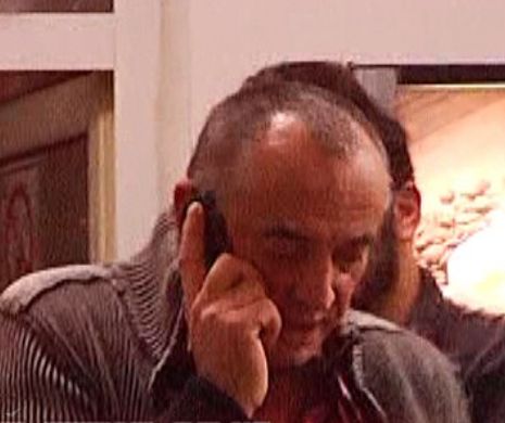 Rupt de beat la volan, fratele unui politician celebru a făcut scandal monstru la poliție. GALERIE FOTO