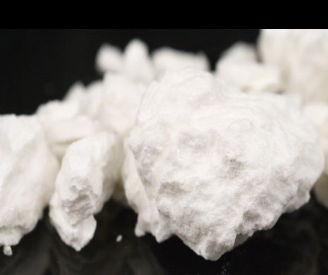 Traficantul de droguri care o f[cea pe turistul a fost prins când cobora din autocar. Avea un kilogram de cocaină