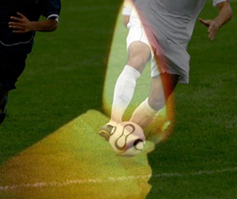 TRAGEDIE in sport! Fotbalist, UCIS pe teren de un adversar si un suporter