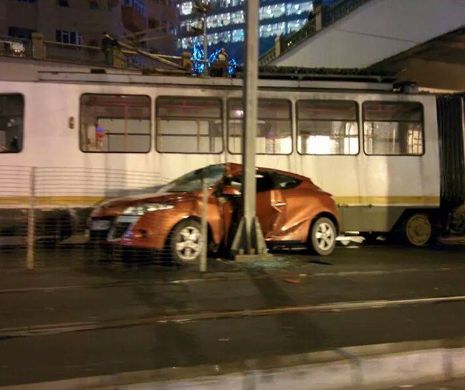 Tramvai sărit de pe șine în Pasajul Victoriei