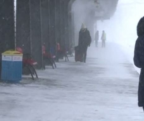 TREI TRENURI cu 460 de călători sunt BLOCATE. 45 de localităţi din Brăila nu au curent electric