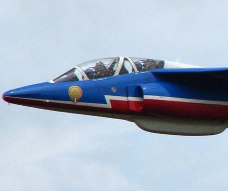 Un avion MILITAR s-a prăbușit peste mai multe CLĂDIRI, care au luat foc