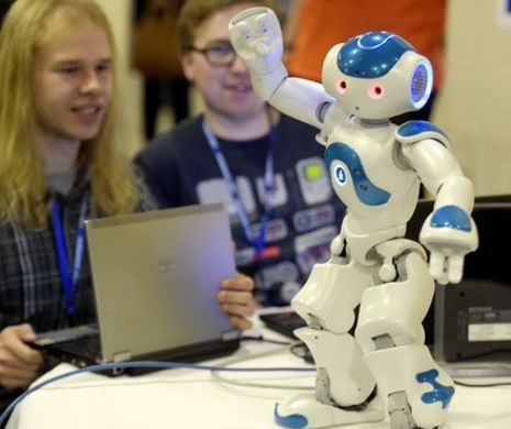 Băncile VIITORULUI vin din Japonia. Clienţii vor fi serviţi de ROBOŢI