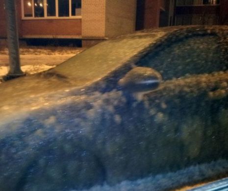 Ce se întâmplă când se sparge o ȚEAVĂ de apă la -30 de grade Celsius | Imagini spectaculoase