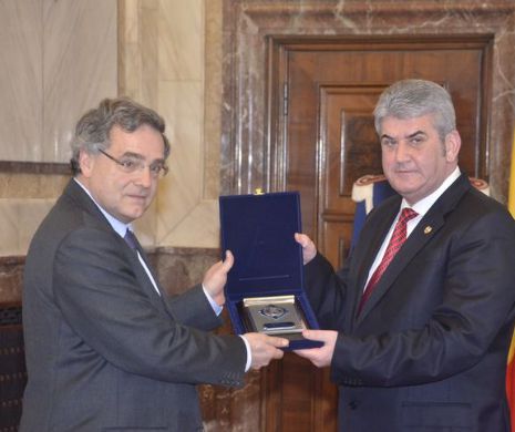 Cea mai înaltă distincție a MAI, pentru ambasadorul Franțe. François Saint - Paul: „Trebuie o reflecție suplimentară a ceea ce se întâmplă pe Internet. Nu e vorba de a restrânge libertatea de exprimare, e vorba de a proteja”