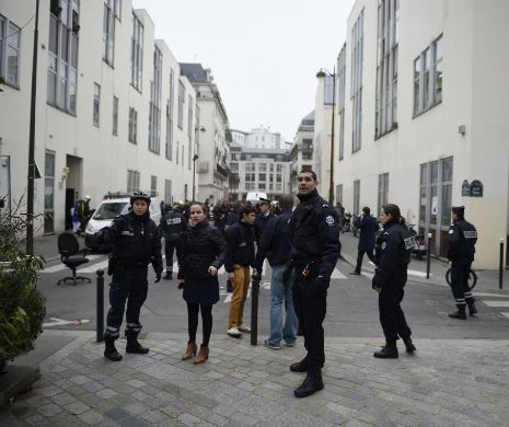 CHARLIE HEBDO. Atac cu grenade la o moschee din vestul Parisului