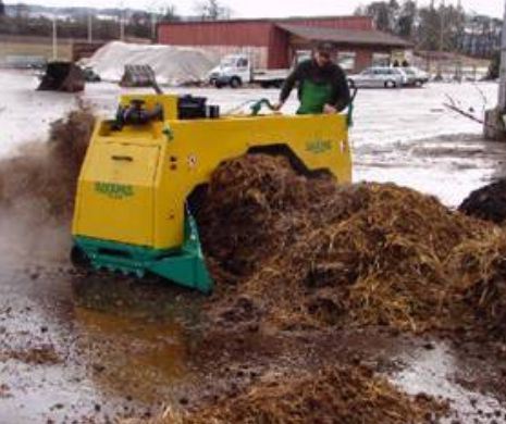 Deșeuri toxice descoperite de polițiști. Substanțele urmau să fie utilizate în agricultură