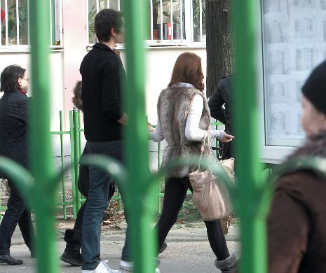 Elevii acuză: „Uniformele sunt afacerea profesorilor!”