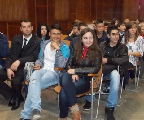 Elevii din Constanţa dau în judecată Ministerul Educaţiei-„Noul Regulament de funcţionare a şcolilor este nelegal şi neconstituţional”