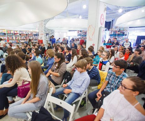 Fanbook răspândește printre copii obiceiul de a citi o carte pe lună