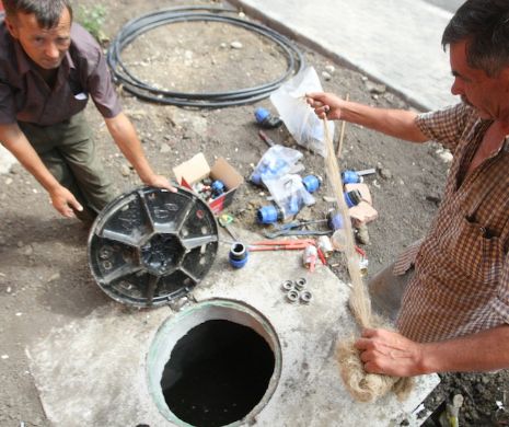 La noi, ca la nimeni. S-au construit stații de epurare, dar nu pot fi folosite. Locuitorii mai multor localități nu vor canalizare