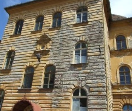 La școală, frig ca în CONGELATOR. Elevii de la un colegiu din Timișoara ÎNGHEAȚĂ la ore
