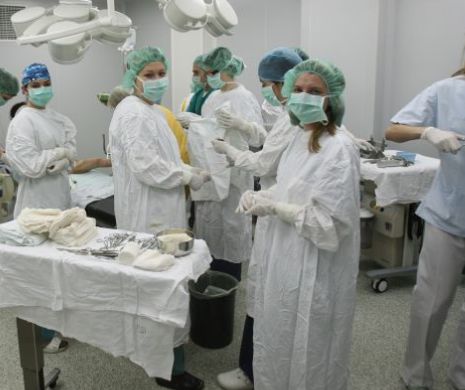 MĂRTURISIRE PE BLOG. Strigătul unui medic rezident către președintele Klaus Iohannis:„Sunt zile în care un covrig de un leu e prea mult. Nu mai rezist fizic şi psihic“