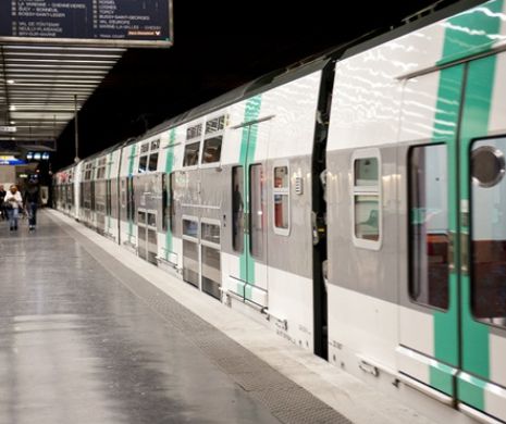 O femeie a adormit în tren. S-a trezit pentru că era violată şi i se fura telefonul