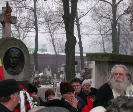 Omagierea lui Eminescu, cu jandarmi, militari și sobor de preoți