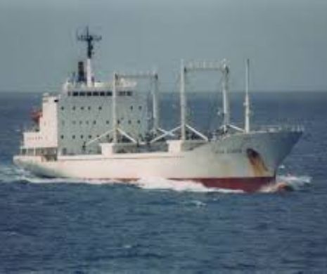Opt dispăruţi după răsturnarea unui cargobot în largul Scoţiei