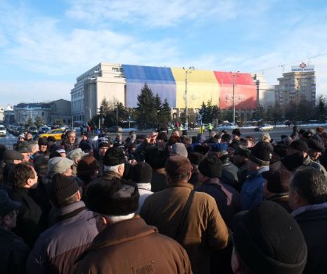 Revoluționarii cer demisia Guvernului: „Ponta îl plagiază pe Ceaușescu“