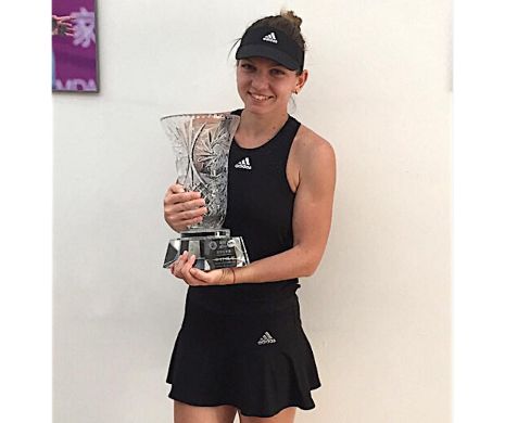Simona Halep a prezentat fanilor trofeul cucerit la Shenzhen